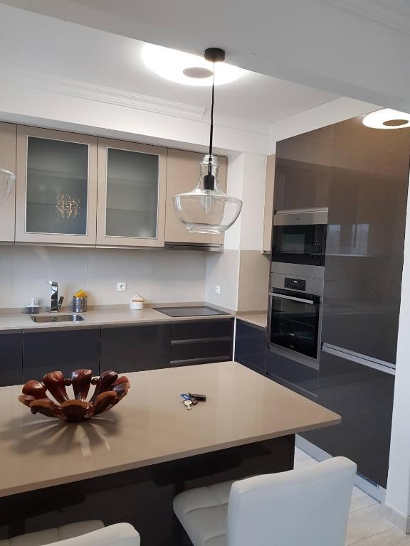 a kitchen with a counter with a bowl on it at Apartamento Alagoinha by Umbral in Vila Nova de Milfontes