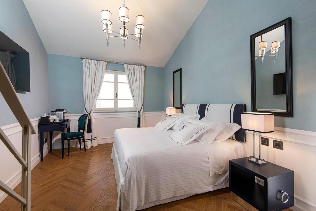 Postel nebo postele na pokoji v ubytování Relais Uffizi