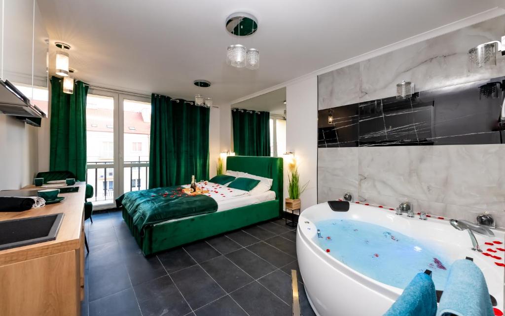 Posteľ alebo postele v izbe v ubytovaní Apartament Lipowa Love Rooms