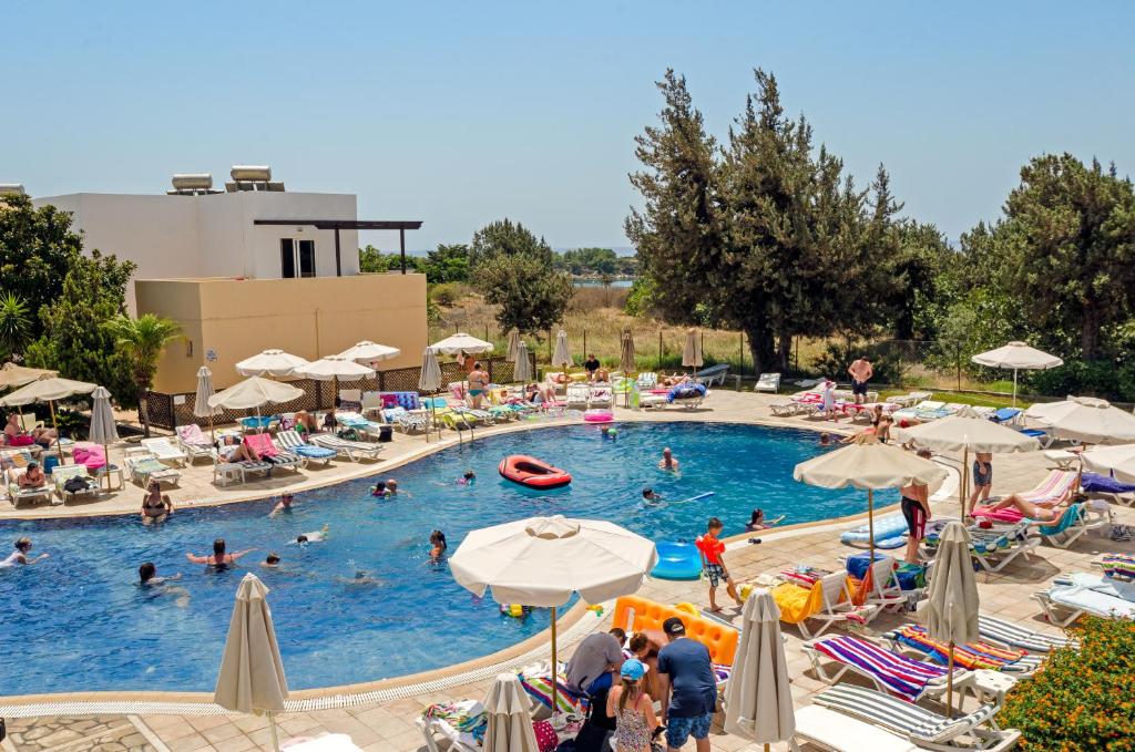 Bazén v ubytování Matina Pefkos Aparthotel nebo v jeho okolí