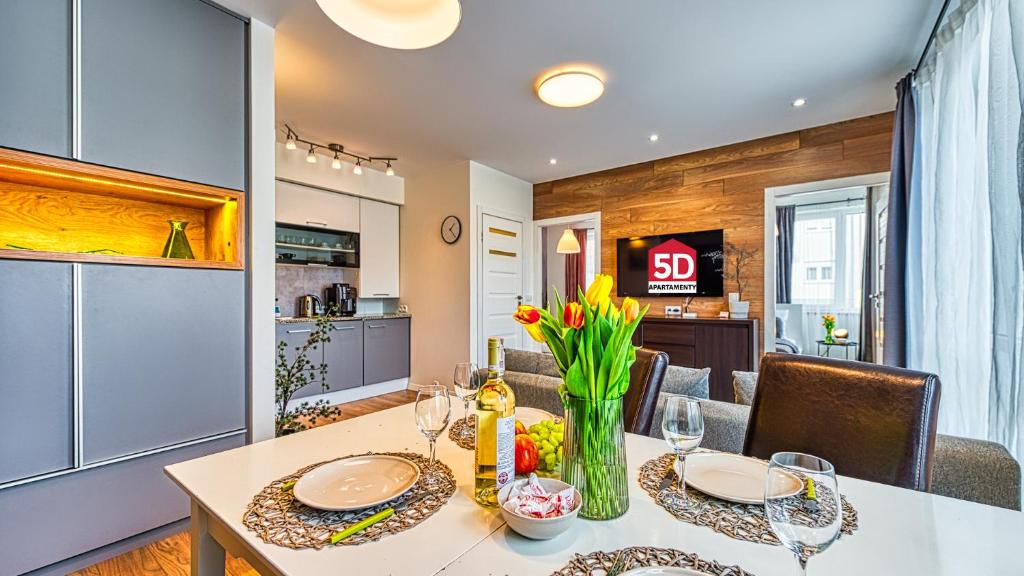 A kitchen or kitchenette at Apartament Zdrojowy z Sauną - 5D Apartamenty
