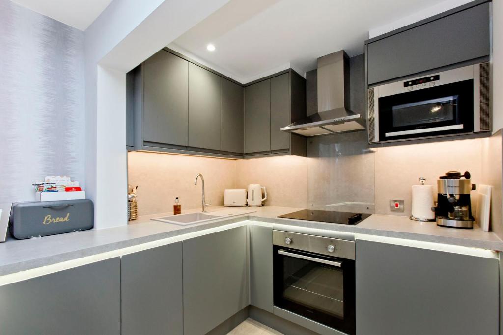 Ultra Modern, West End Village, Refurbished 1 bed - One-Bedroom Apartment