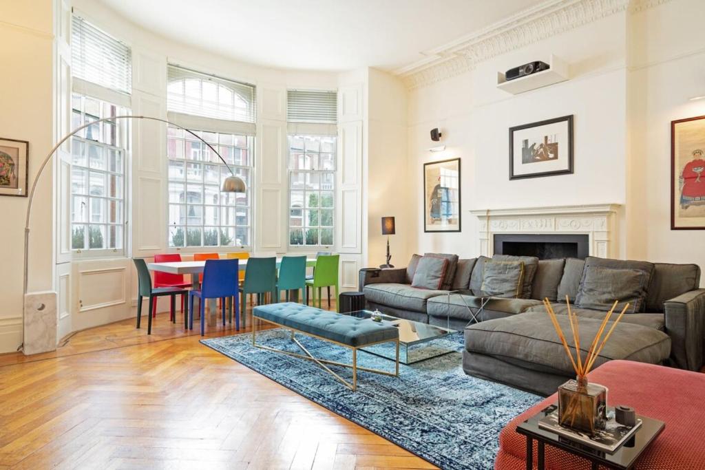 Bright 2 Bedroom Apartment in South Kensington