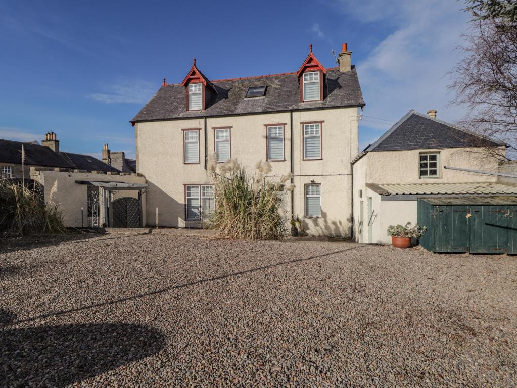 a large white house with a large driveway at 1 Seafield Street in Cullen
