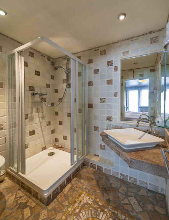 Breslauer Hof Am Dom - Resim 23