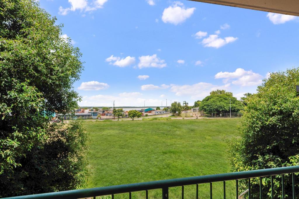 Jardín al aire libre en Charming CBD Apt 3bd 2bth - walk to Waterfront
