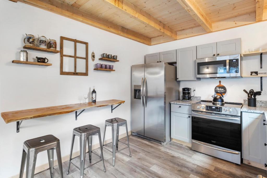 Cucina o angolo cottura di Kelton's Cabin