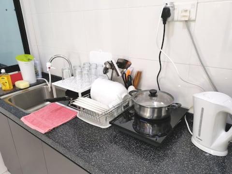 Kuchyň nebo kuchyňský kout v ubytování 0803 Family Suites Bukit Indah TVbox Wifi Games Toy