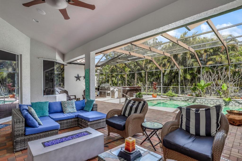 Bazén v ubytování Pool Paradise nebo v jeho okolí