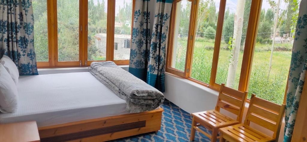 Postel nebo postele na pokoji v ubytování Otsal guest house nubra