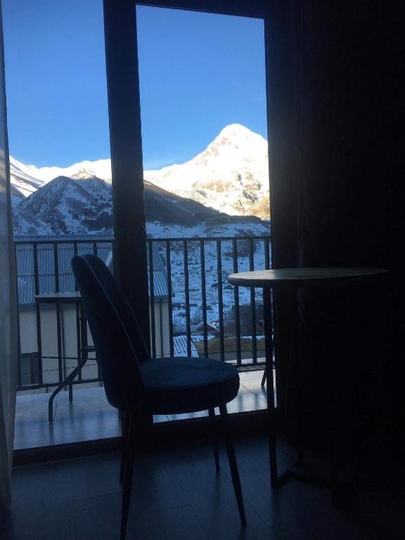 Nespecifikovaný výhled na hory nebo výhled na hory při pohledu z hotelu