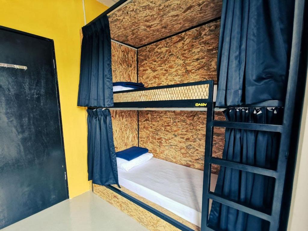 Postel nebo postele na pokoji v ubytování The Cocoon Capsule Hotel