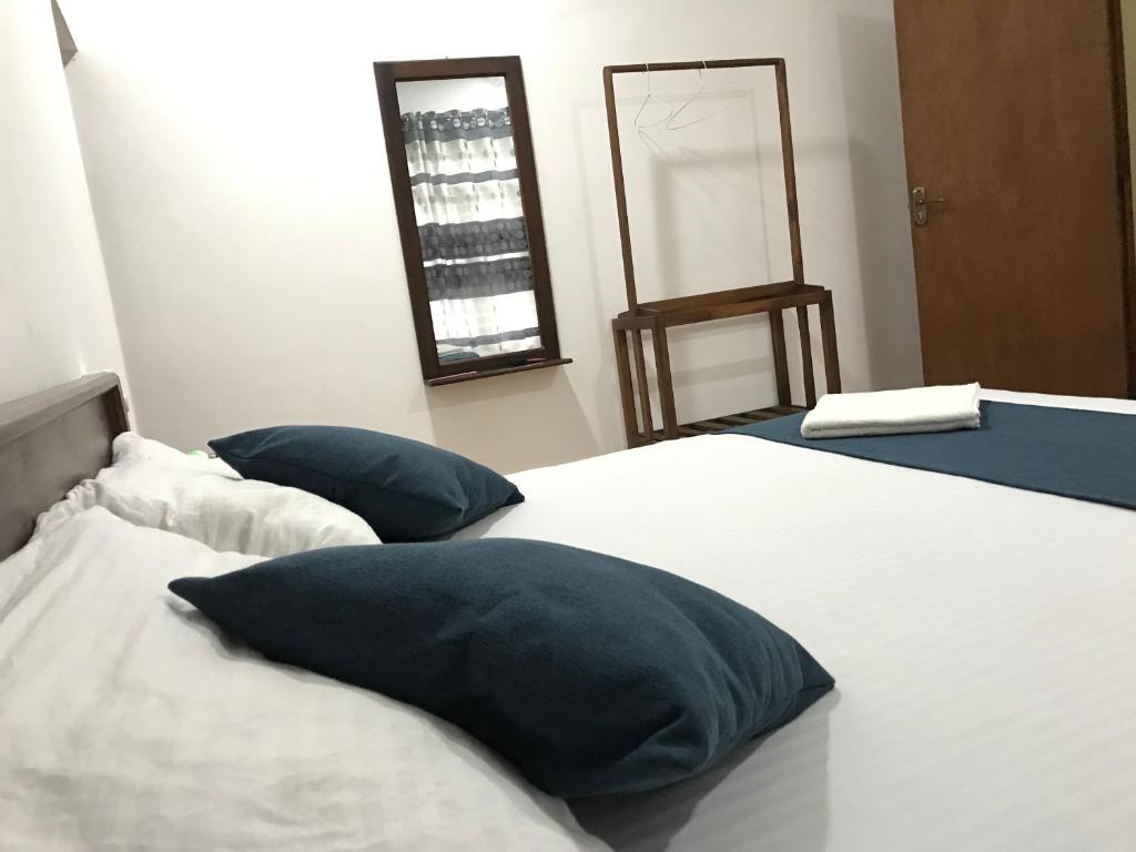 Postel nebo postele na pokoji v ubytování Miyonra - Anuradhapura