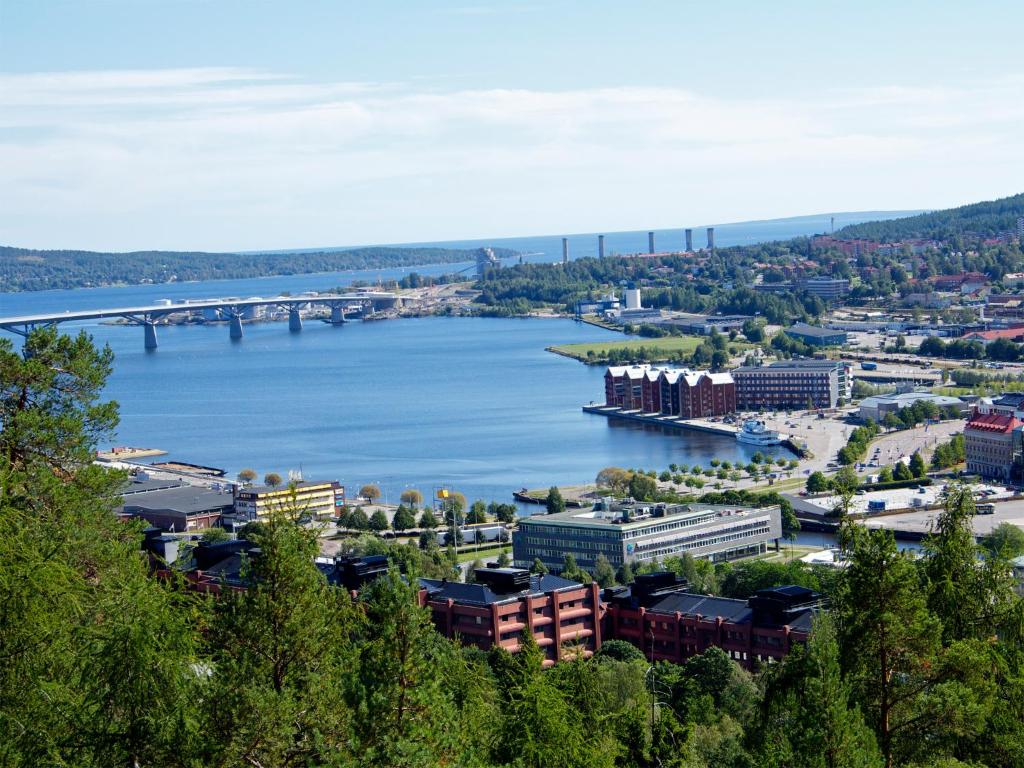 Ett flygfoto av Gaffelbyn - Sundsvalls Vandrarhem