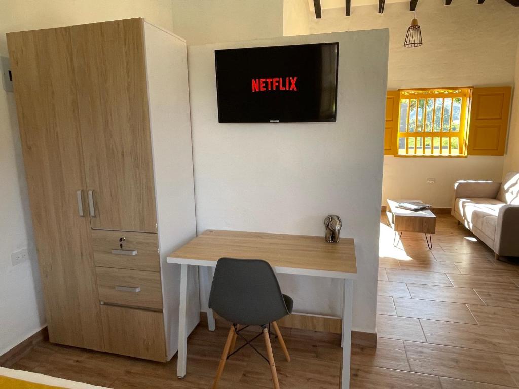 TV a/nebo společenská místnost v ubytování Palmar de Jericó Suites
