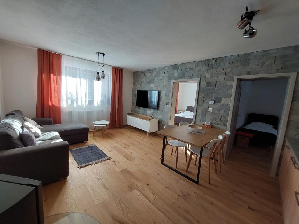 Posezení v ubytování Mýto Apartments BERGMAX, Ski Jasná Chopok 10min transit - Resort Mýto Apartments, parking free