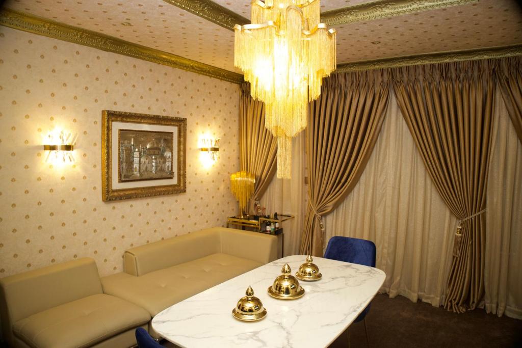 Posezení v ubytování NO.1 HOTEL