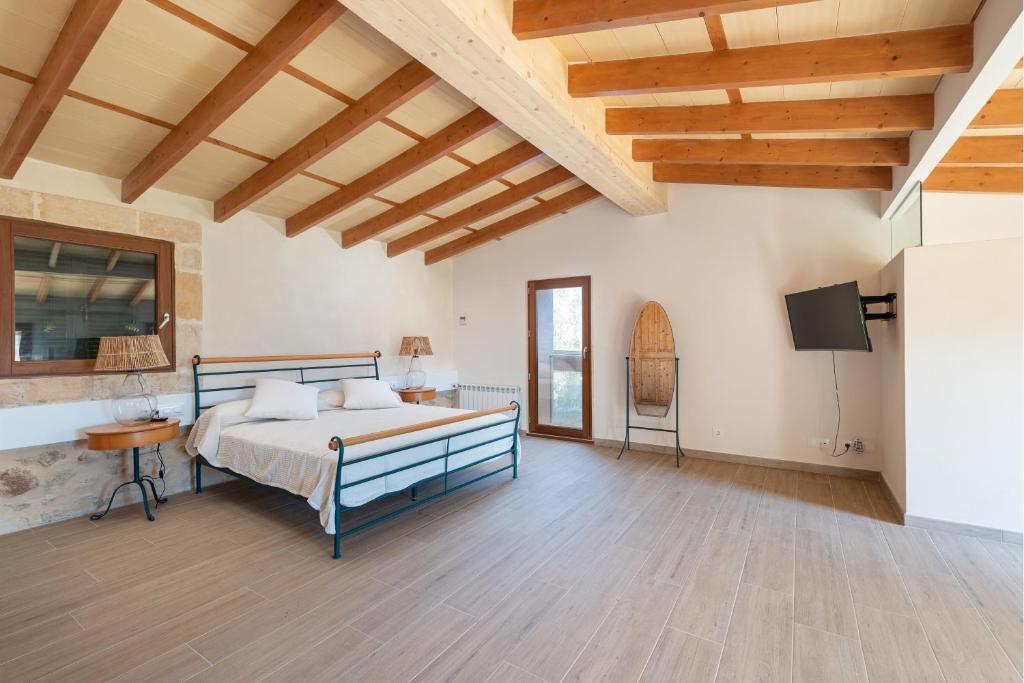 Postel nebo postele na pokoji v ubytování VILLA SON BRUN