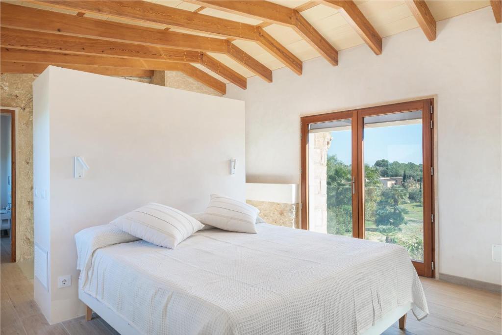 Postel nebo postele na pokoji v ubytování VILLA SON BRUN
