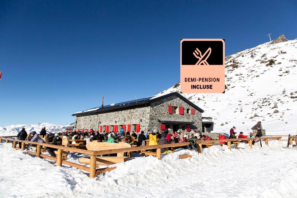 Cabane Bella-Tola durante l'inverno