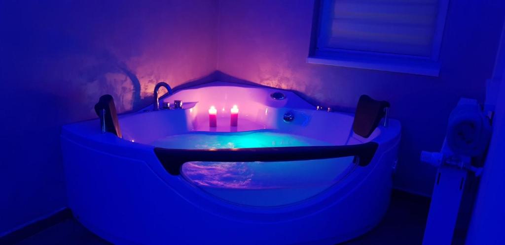 Fotografie z fotogalerie ubytování Jacuzzi Room v destinaci Subotica