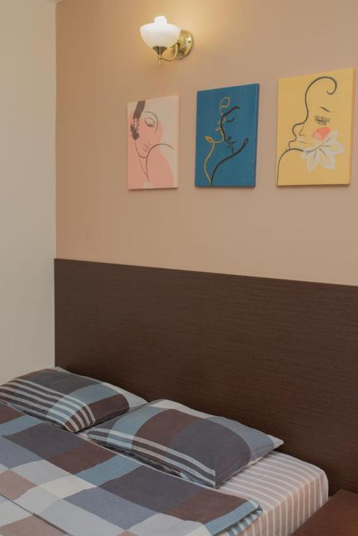 Центральный гостевой дом - Habitación Doble De Lujo Con Cama Extra