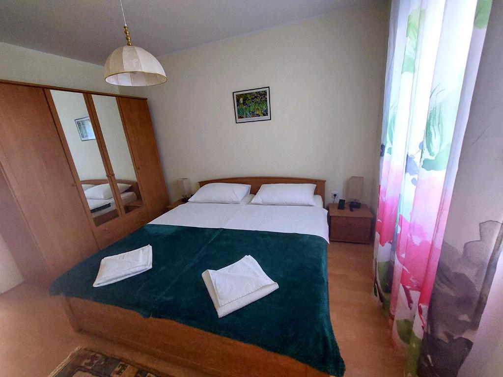 Łóżko lub łóżka w pokoju w obiekcie Apartman Nelamore - Krk town, 300 meters to the beach