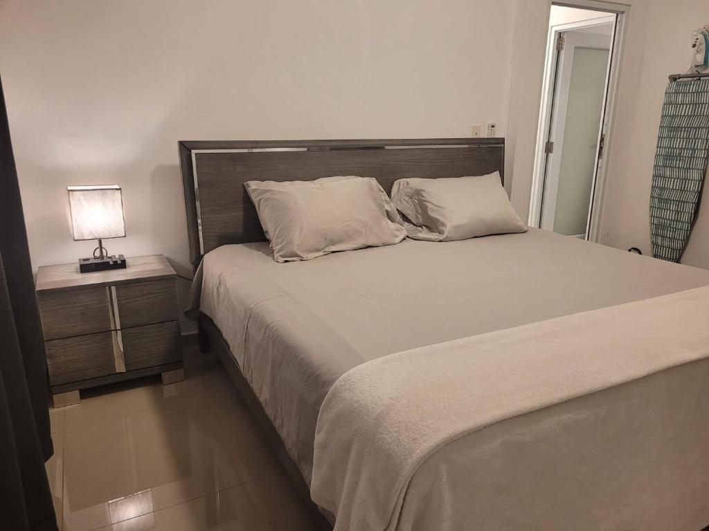 Postel nebo postele na pokoji v ubytování Aquaville Dorado Moderna Villa 3