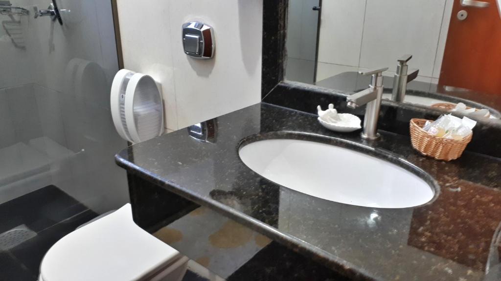 Quarto Triplo com Banheiro Privativo