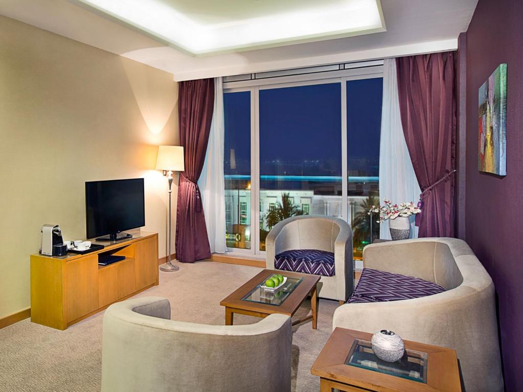 TV a/nebo společenská místnost v ubytování Armada Avenue Hotel