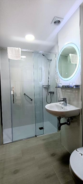 Koupelna v ubytování Hotel Vilagarcia