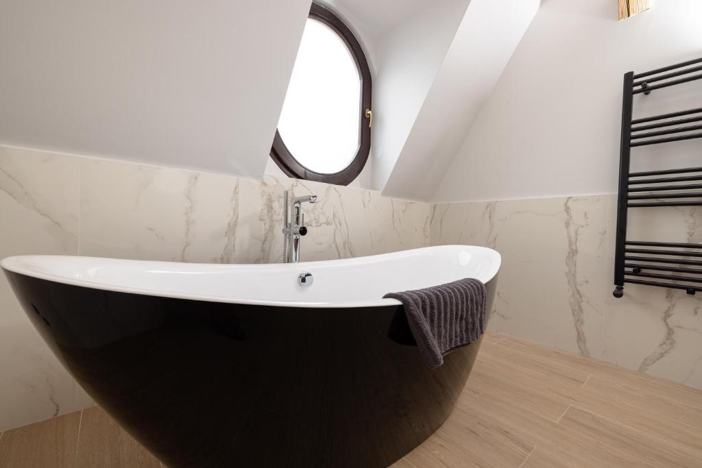 Haller Boutique - Resim 29