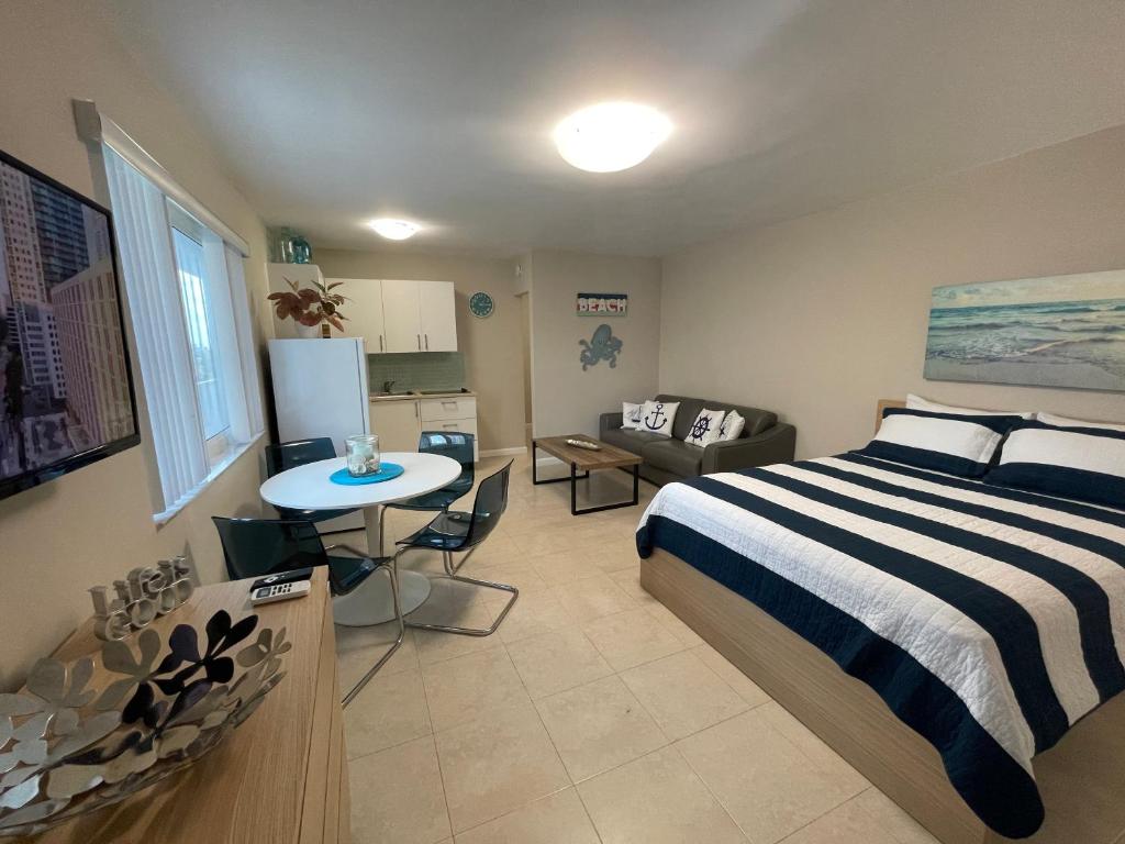 Postel nebo postele na pokoji v ubytování StudioBTS - Lauderdale-By-The-Sea