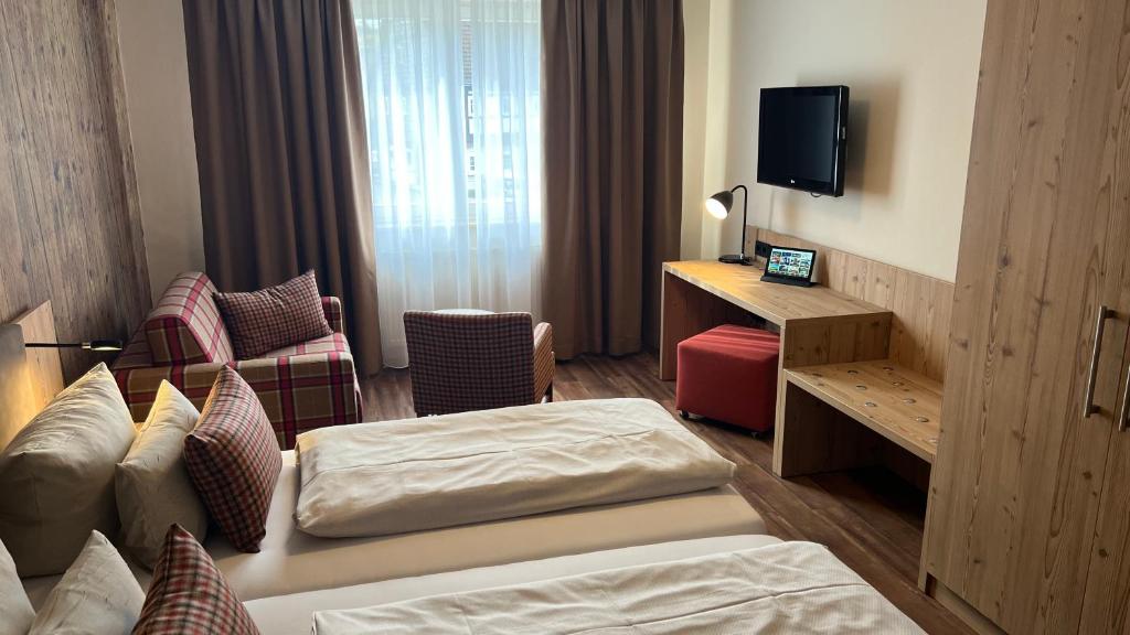 TV a/nebo společenská místnost v ubytování Dammschenke Gasthof & Hotel