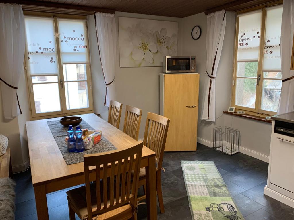 Een keuken of kitchenette bij Casa Restelli OG - nahe Andermatt Gotthard