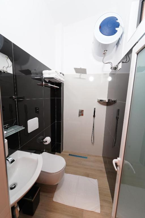 Koupelna v ubytování SR99 Hotel