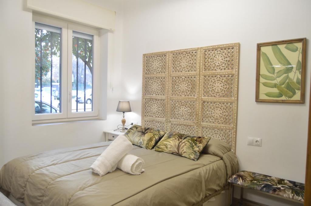 a bedroom with a large bed with a window at FLEMING Loft PARKING Tourist Córdoba in Córdoba