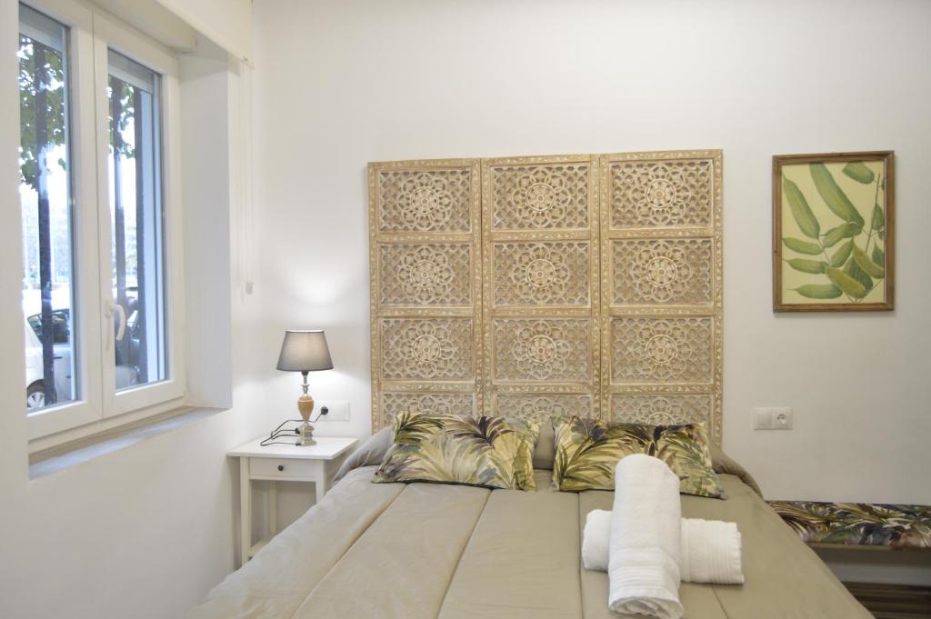 Posteľ alebo postele v izbe v ubytovaní FLEMING Loft PARKING Tourist Córdoba