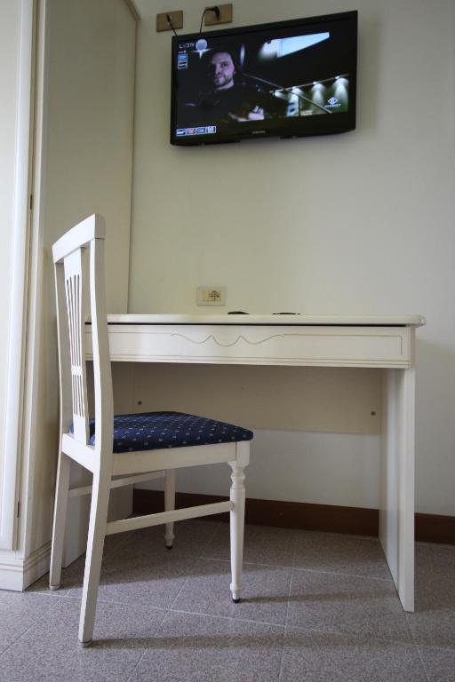 TV a/nebo společenská místnost v ubytování Hotel Roma