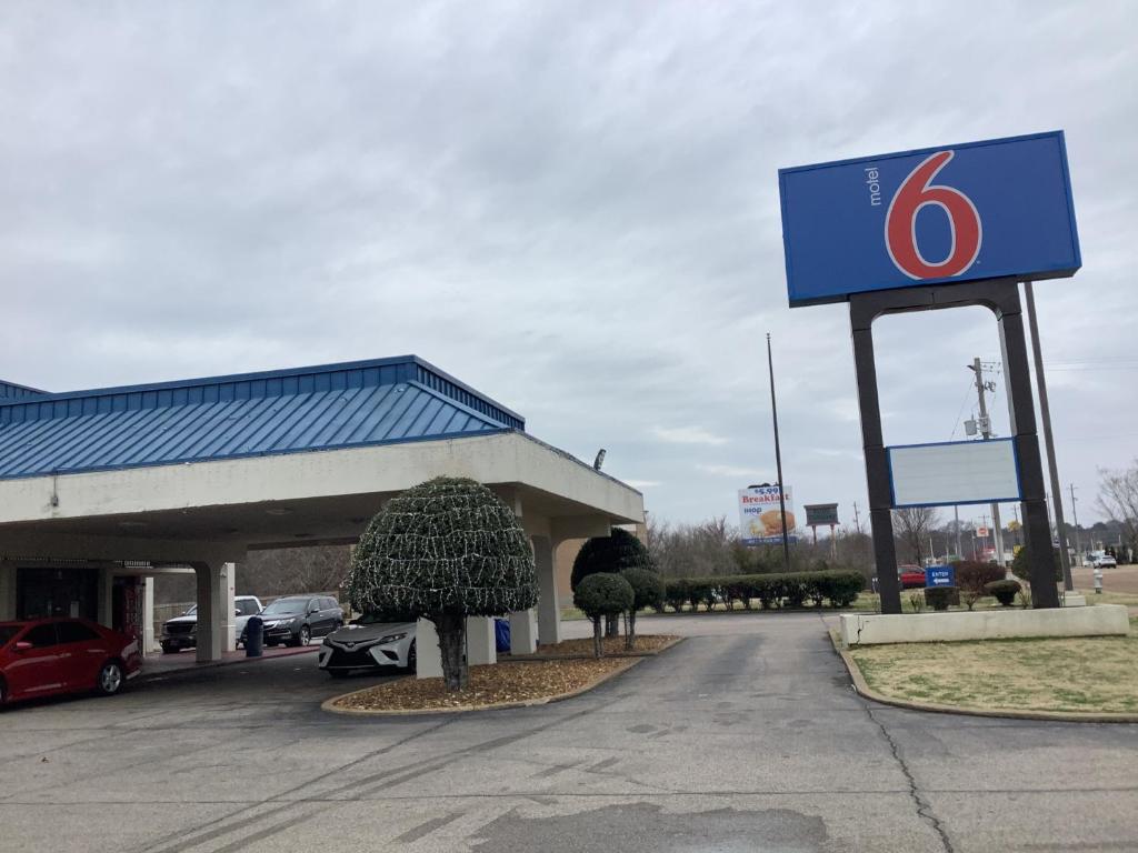 a gas station with a sign in front of it at Motel 6-Memphis, TN - East in Memphis