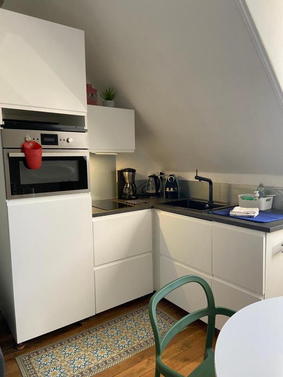 Kuchyň nebo kuchyňský kout v ubytování Studio Duplex Bénodet