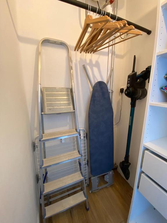 Palanda nebo palandy na pokoji v ubytování Studio Duplex Bénodet