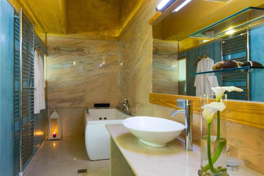 Koupelna v ubytování Ravdoucha Epavlis - Luxury Private Villas