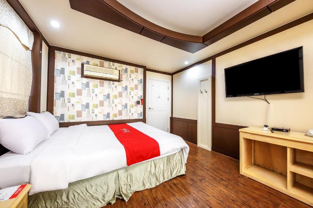 Postel nebo postele na pokoji v ubytování Drama Motel