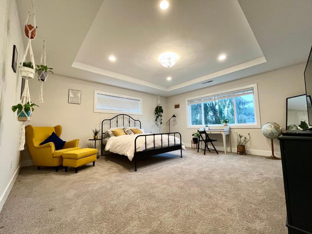 a bedroom with a bed and a yellow chair at Amorcito de Jenny - Shared House in Portland