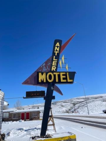 Antler Motel v zimě