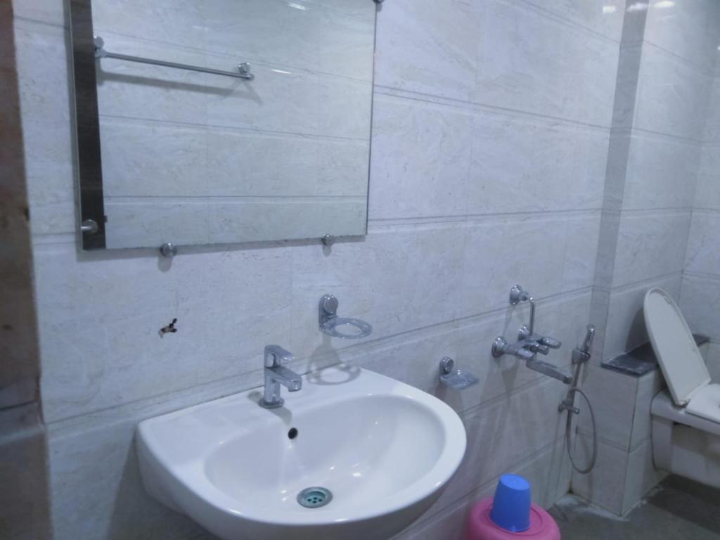 Koupelna v ubytování Sai Heera Residency Shirdi