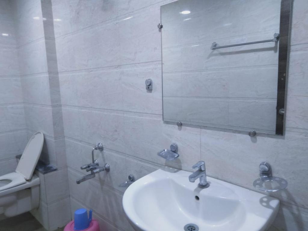 Koupelna v ubytování Sai Heera Residency Shirdi