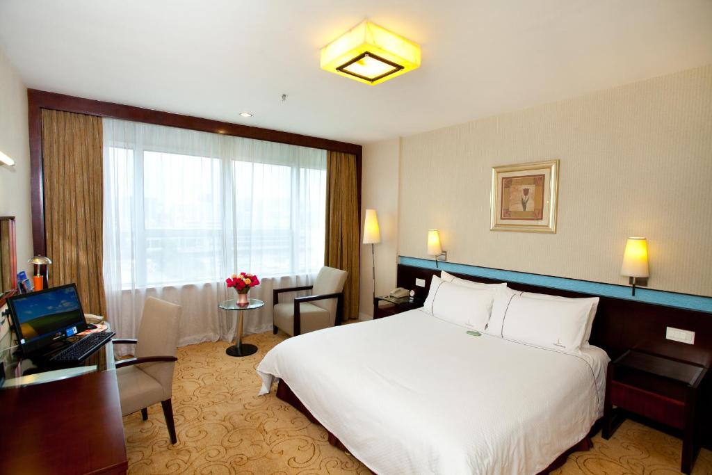Postel nebo postele na pokoji v ubytování Liuhua Hotel