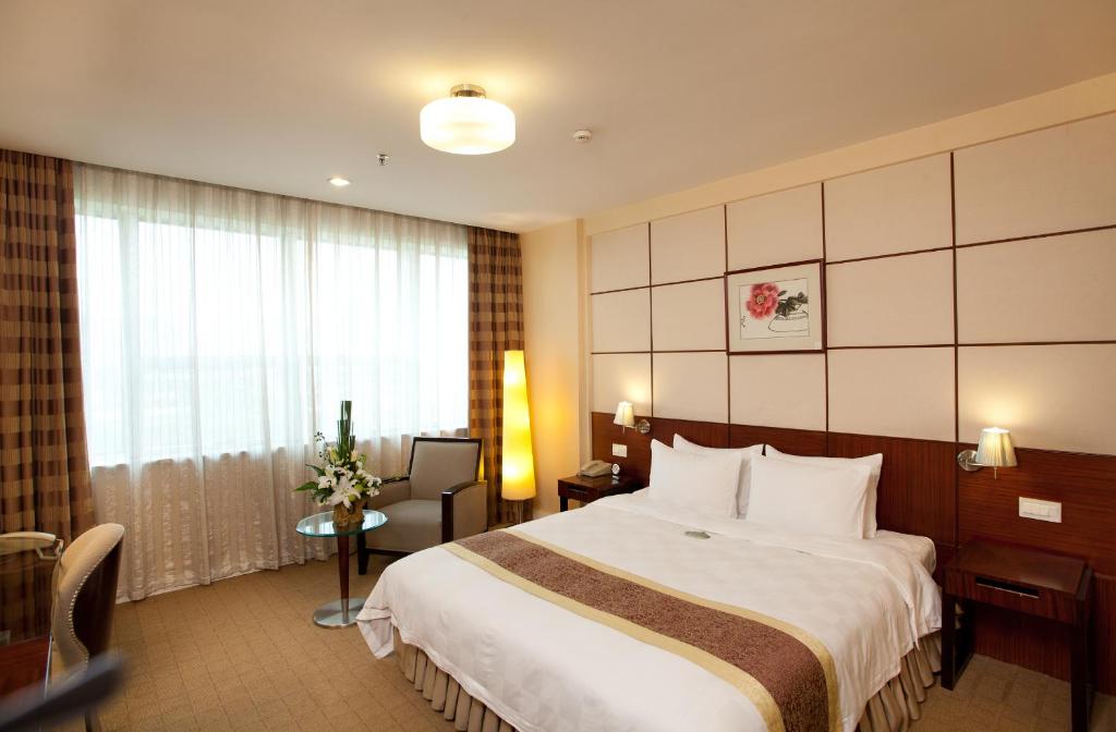 Postel nebo postele na pokoji v ubytování Liuhua Hotel